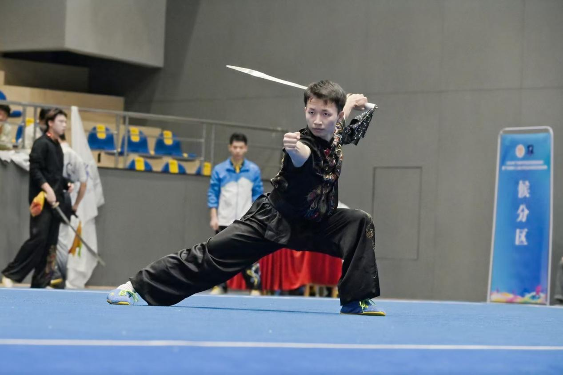 包含资格赛顺利晋级功夫不负有心人的词条