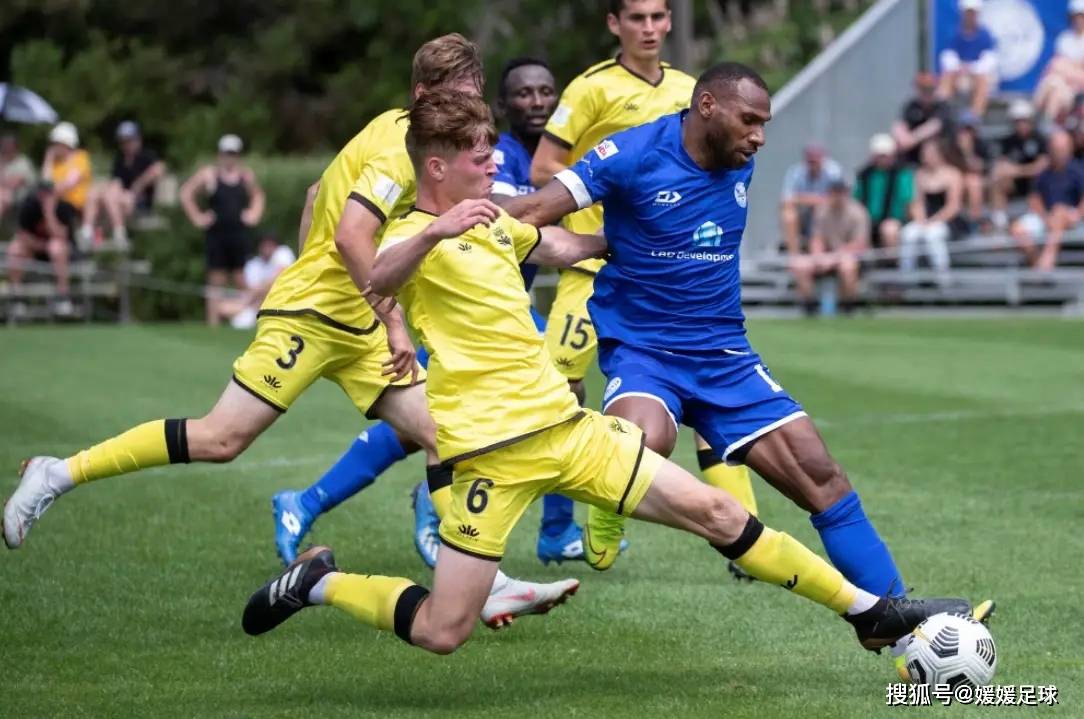 包含柏林赫塔客场告捷背水一战成功扭转颓势的词条