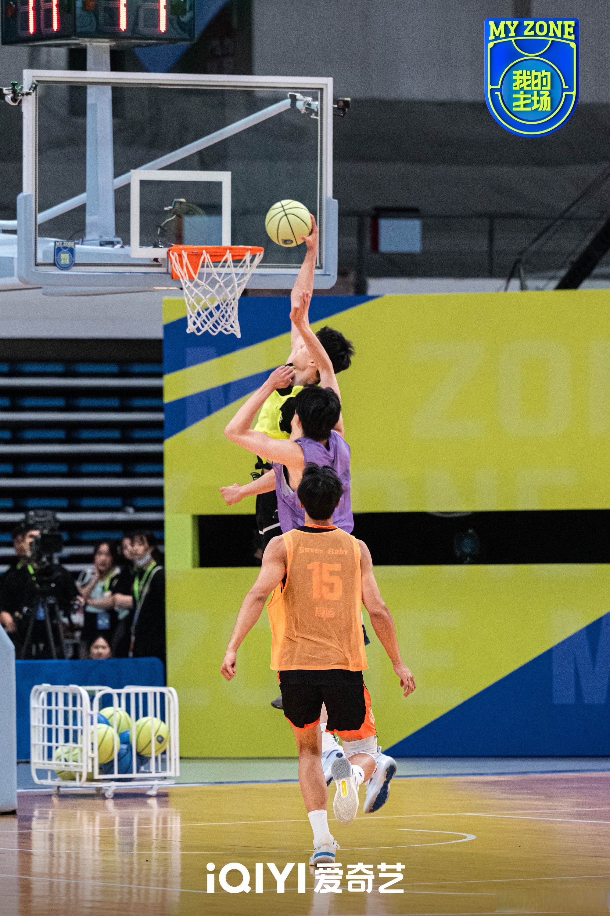 九游游戏-纵横交错的篮球比拼，惊心动魄的一幕即将上演