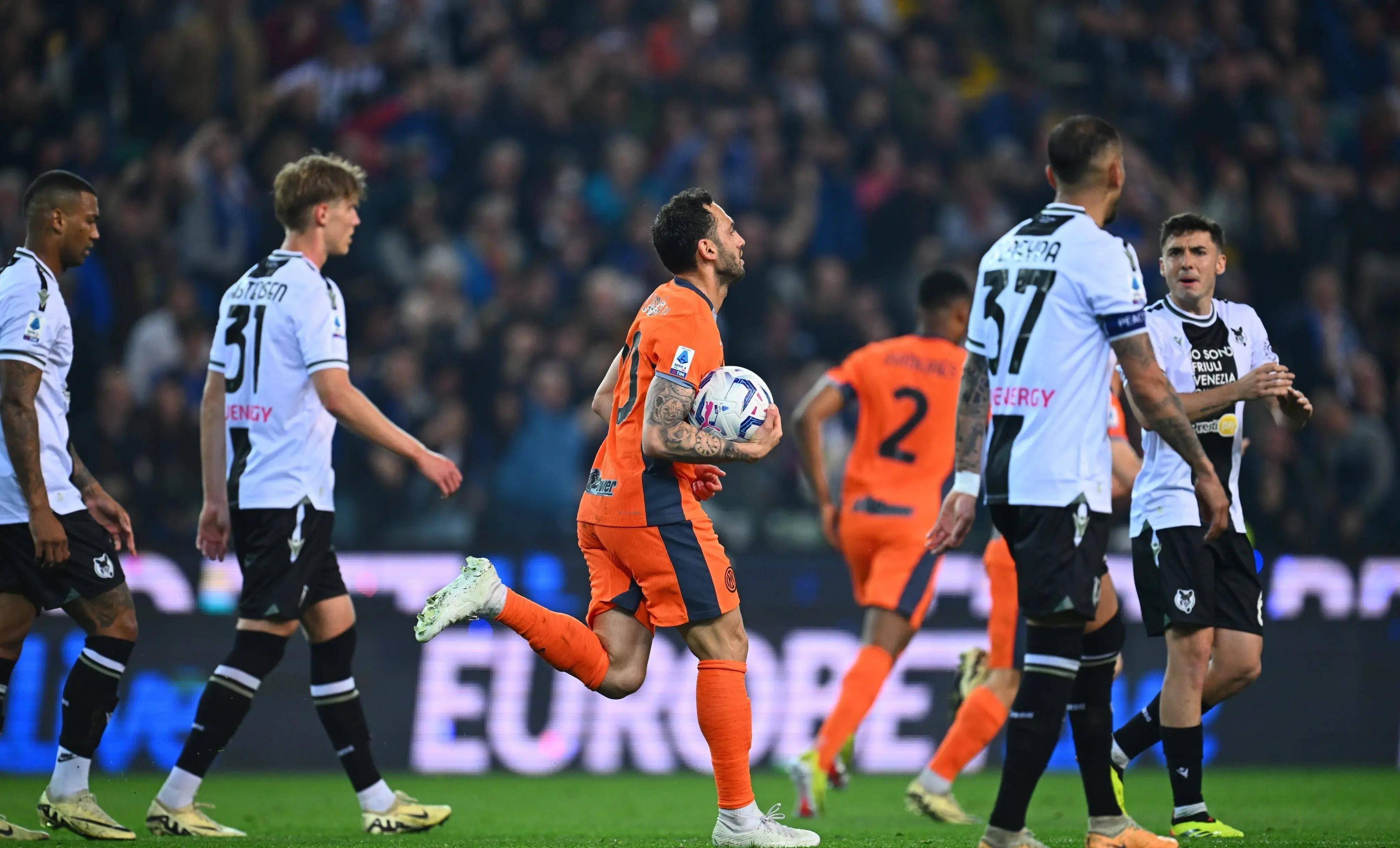 AC米兰惊险取胜，继续领跑意甲积分榜的简单介绍