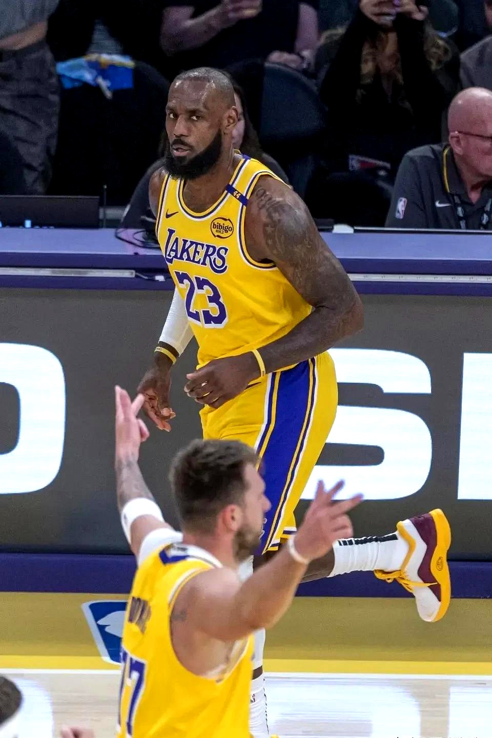 9you娱乐-独行侠战胜开拓者，丁彦雨航助攻狂砍分的简单介绍