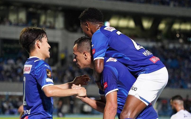 国内外球迷热情争睹亚冠巅峰对决 国内外球迷热情争睹亚冠巅峰对决