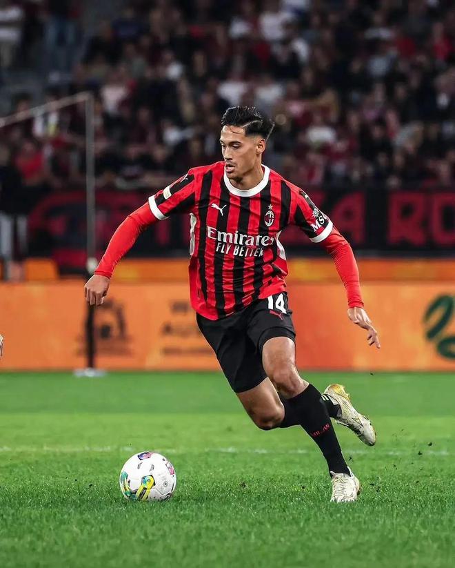 米兰主帅：球队表现出色，欧冠冠军在望