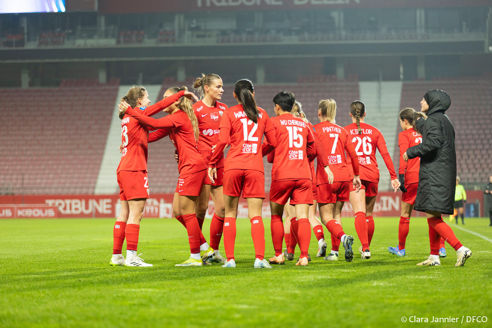 甘冈球员表现惊艳,备受媒体关注 甘冈球员表现惊艳,备受媒体关注