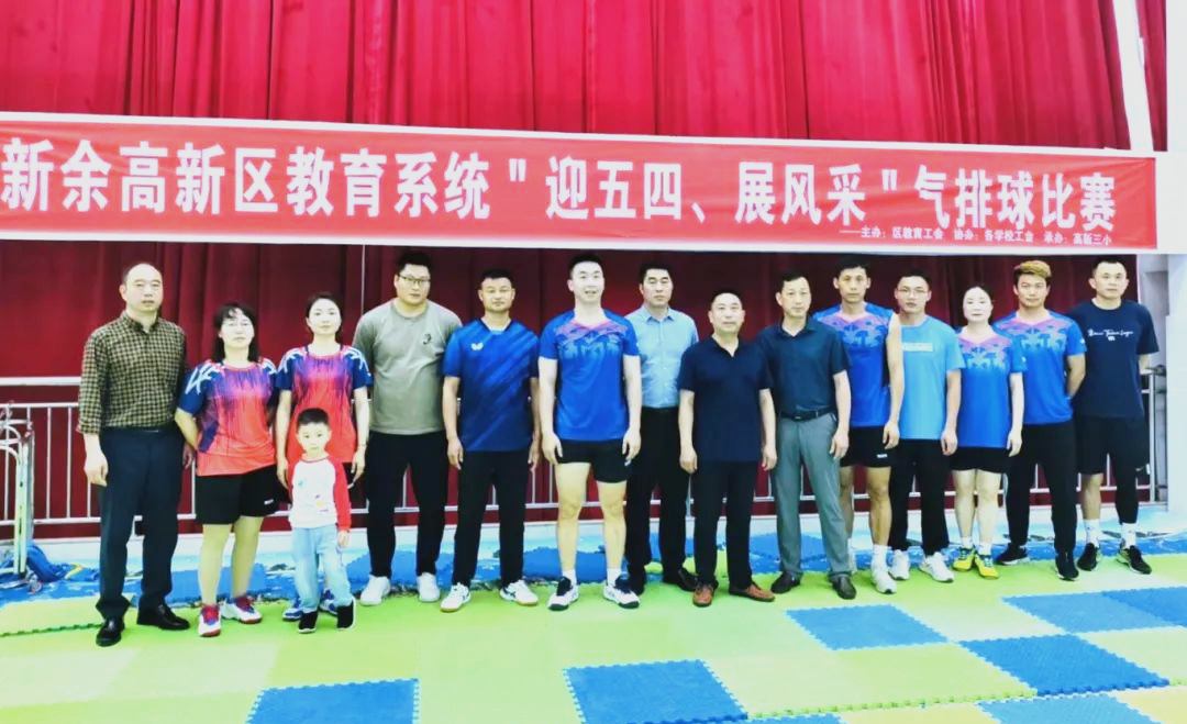 球员们在场上尽展风采,比赛精彩纷呈 球员们在场上尽展风采,比赛精彩纷呈