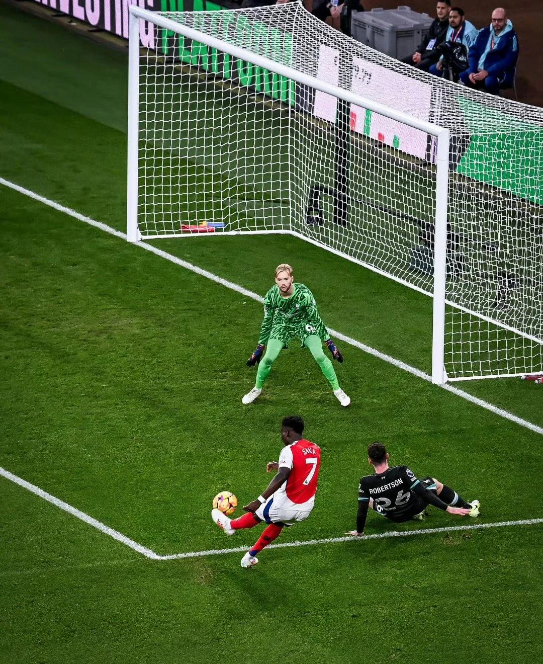 进攻狂潮涌动,世界足坛颤抖 进攻狂潮涌动,世界足坛颤抖