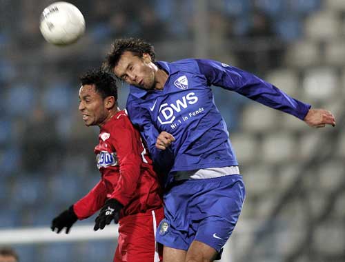 九游体育-佛罗伦萨队与对手展开激烈对抗