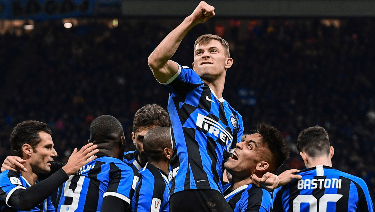 佛罗伦萨队与对手展开激烈对抗 佛罗伦萨队与对手展开激烈对抗