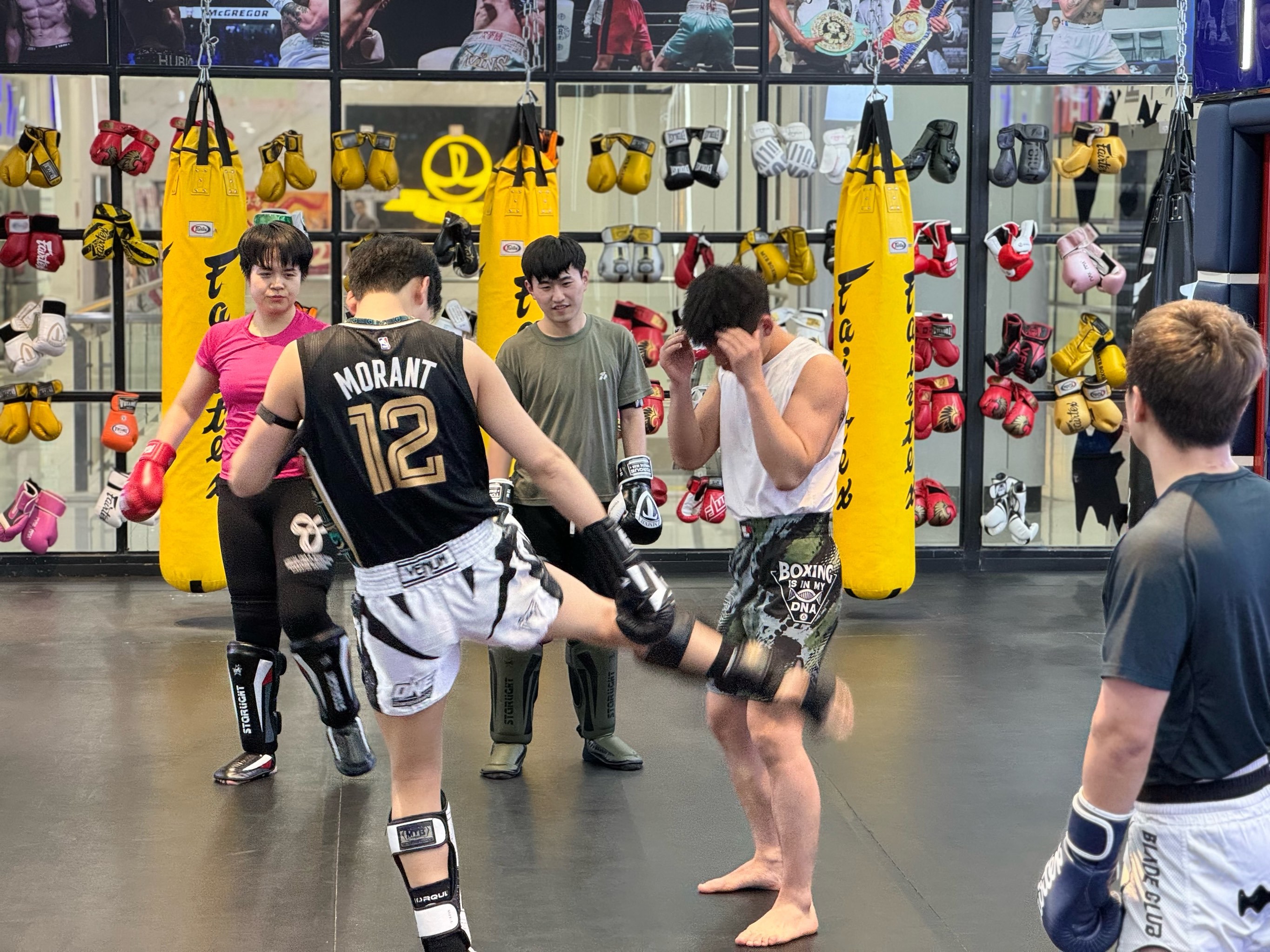 高强度对抗带来震撼体验精彩瞬间展现体育魅力的简单介绍 高强度对抗带来震撼体验精彩瞬间展现体育魅力的简单介绍