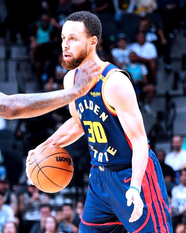 勇士横扫国王,库里高效再砍40分掌控比赛的简单介绍 勇士横扫国王,库里高效再砍40分掌控比赛的简单介绍