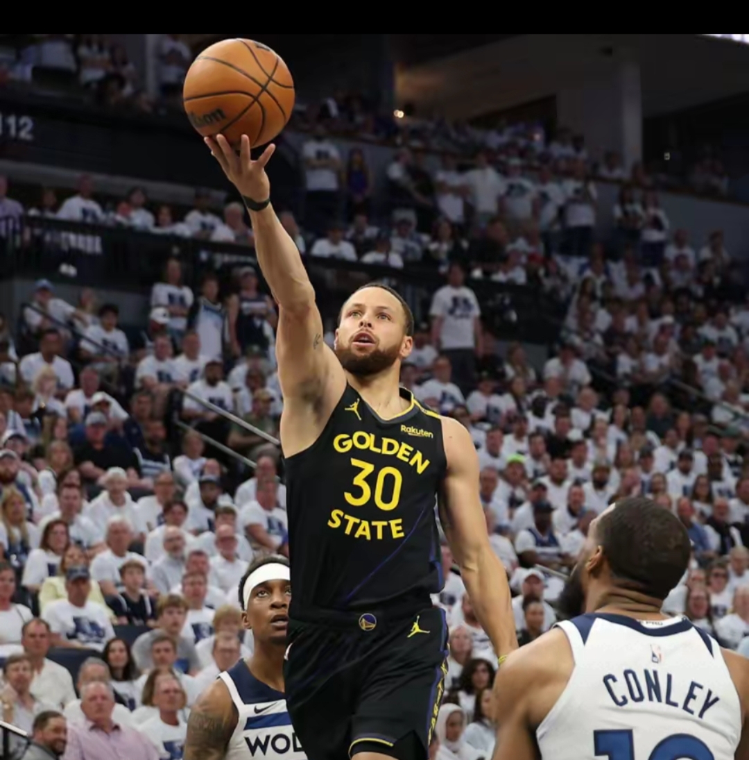 篮网鏖战勇士,库里状态火热 篮网鏖战勇士,库里状态火热