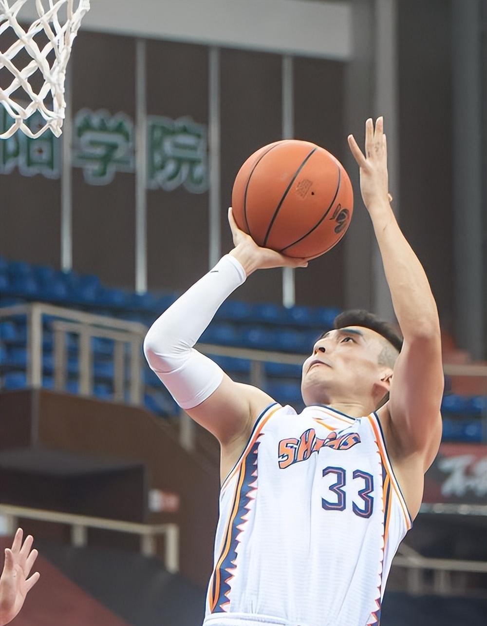 九游娱乐网站-魔术逆转掘金，王哲林点燃赛场