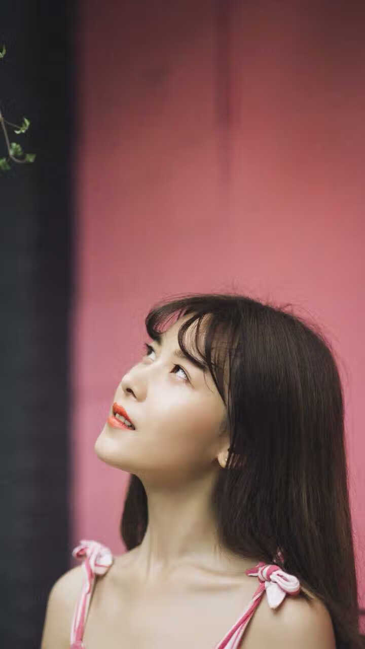 北极光映照红龙，加拿大在加的夫画下的星图，与老特拉福德那个接管时代的夜晚