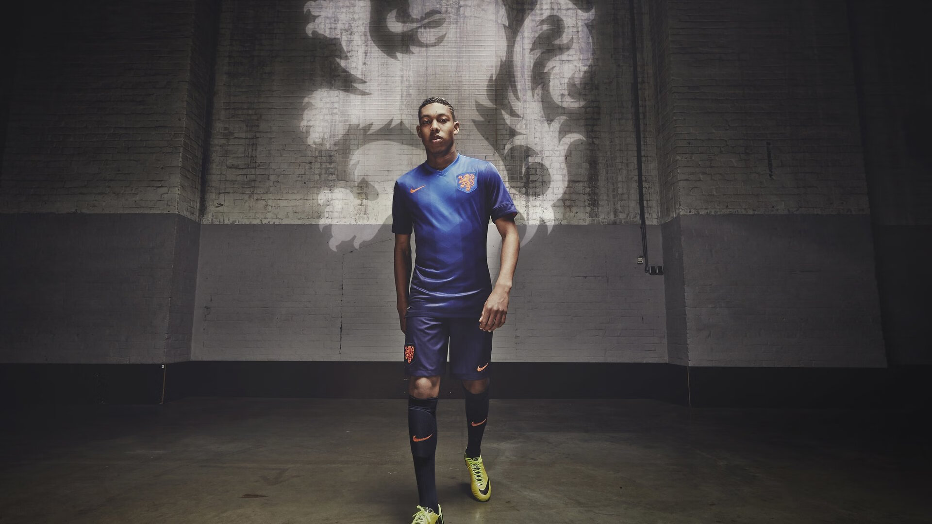 九游体育直播-惊雷撕裂波斯湾，德布劳内爆发，铁血蓝桥正面击溃卡塔尔